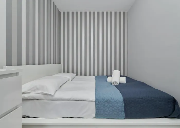 Modern Studio With Balcony For 4 Guests In Wroclaw By Noclegi Renters