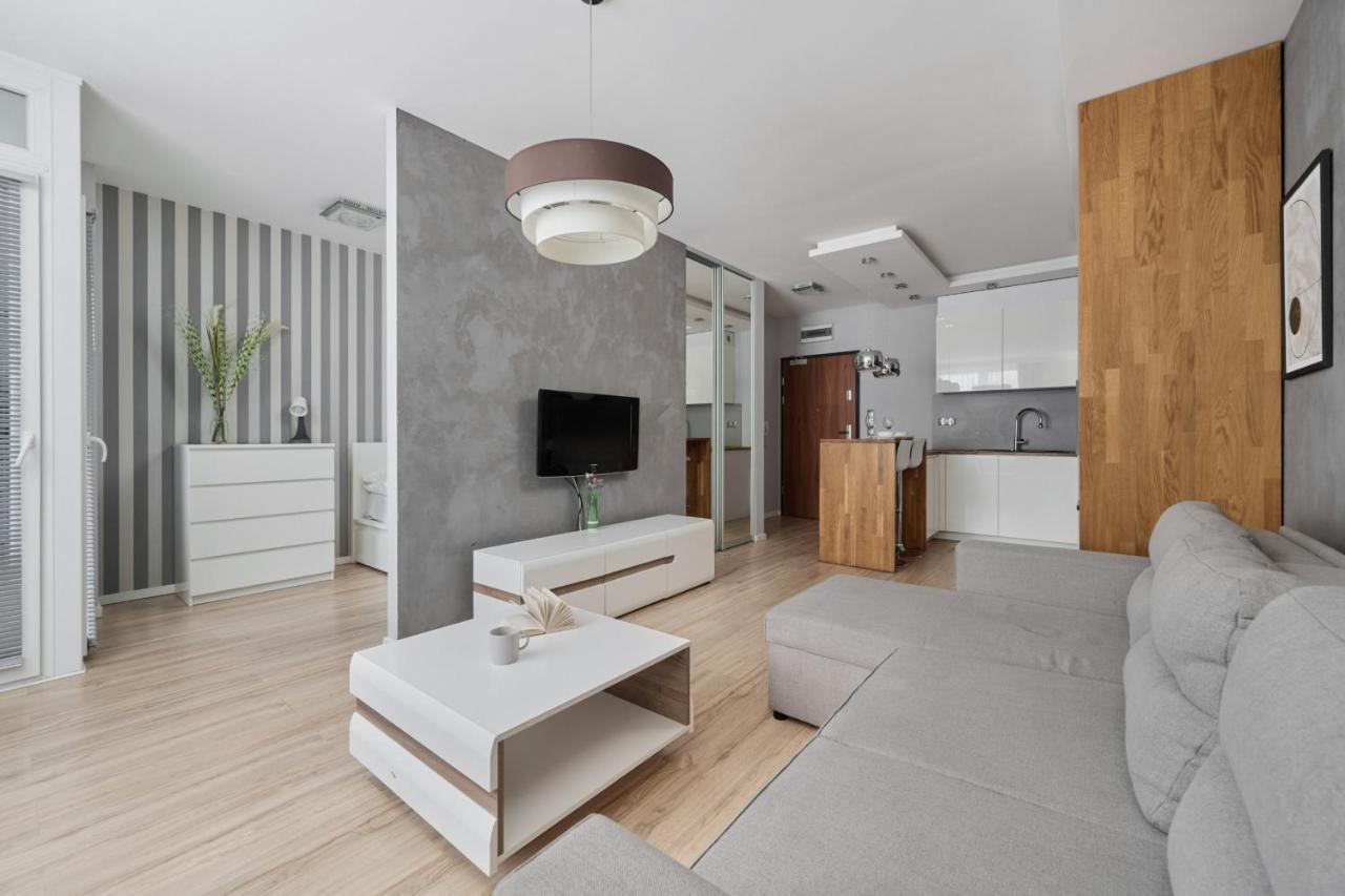 Modern With Balcony For 4 Guests In By Renters Apartment