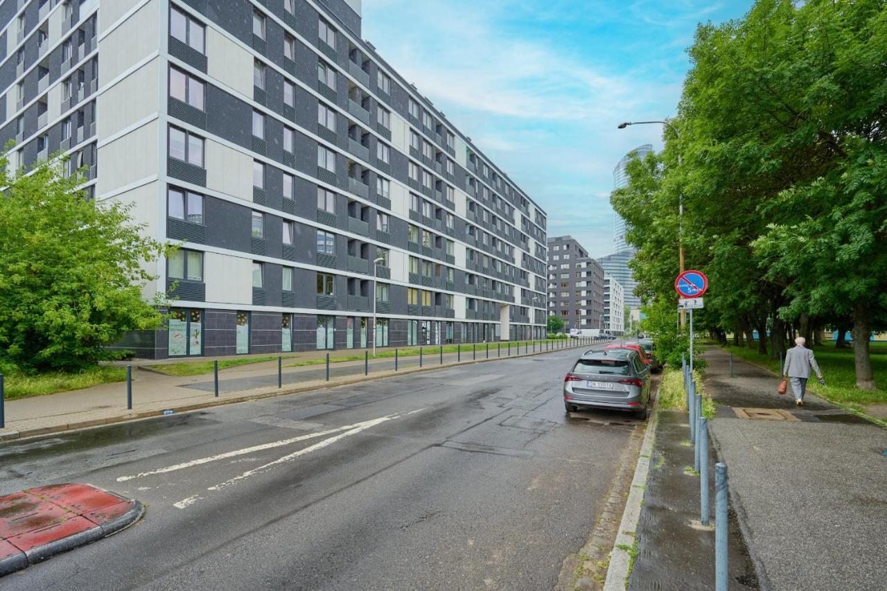 Modern With Balcony For 4 Guests In By Renters *