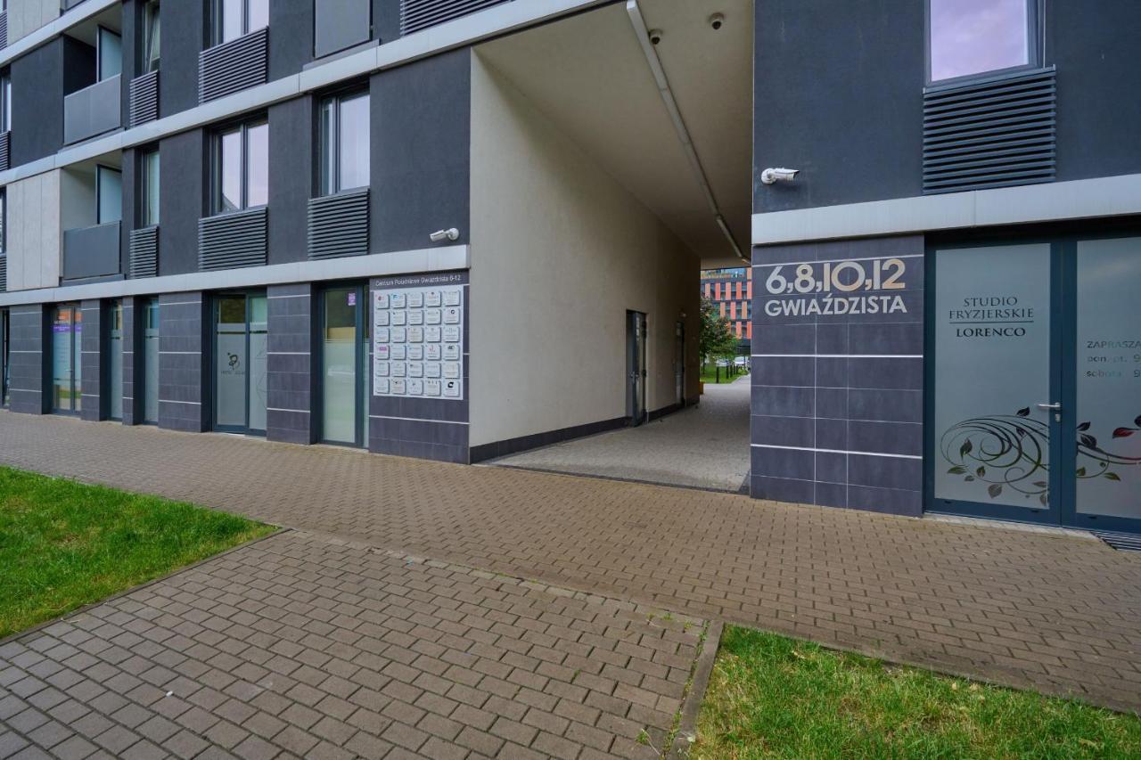 Modern With Balcony For 4 Guests In By Renters *