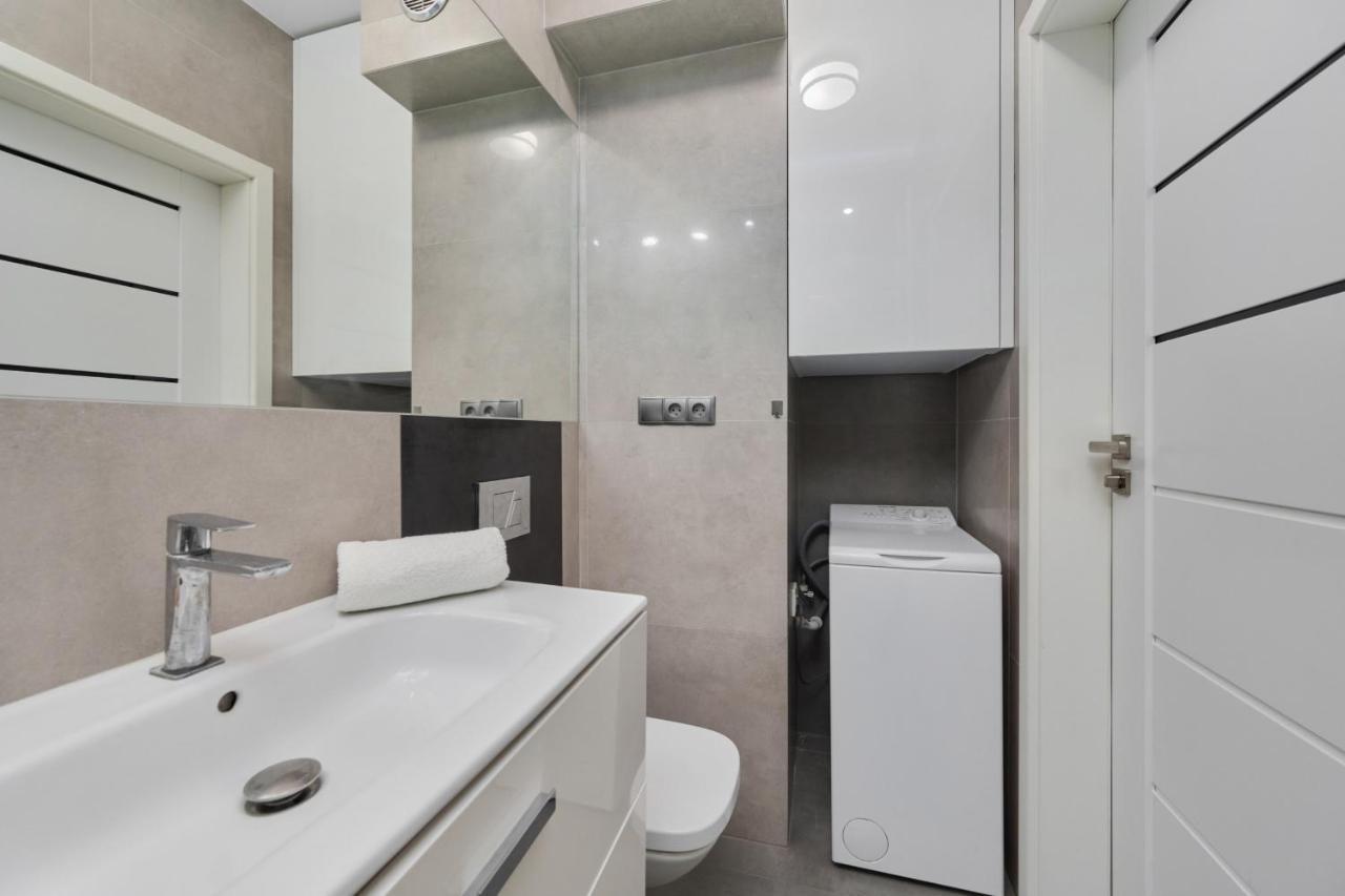 Modern With Balcony For 4 Guests In By Renters Breslau